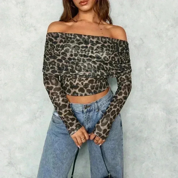 Multicolor Casual Women's Leopard Print Off-Shoulder Form-Fitting Top - Picture 3 of 5